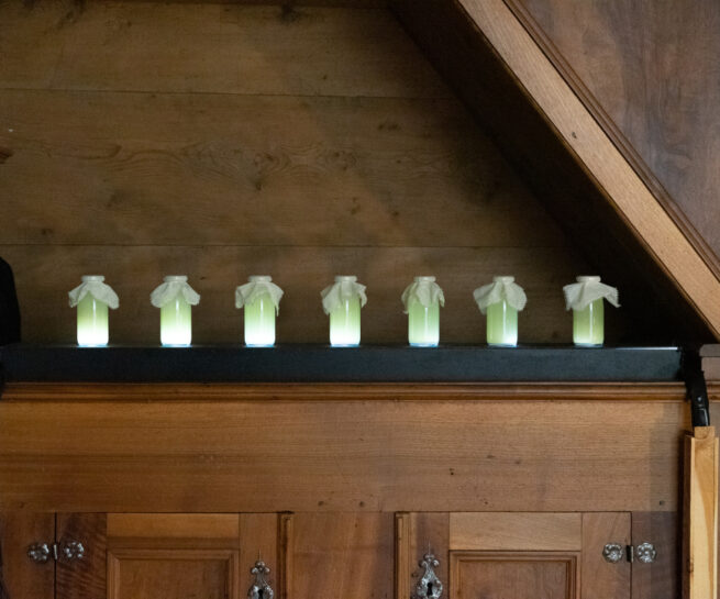 The project "Taasäsaft" by Rahel Kraft and Tomoko Hojo explores the historical context of Gais as a whey cure resort, delving into healing narratives and examining the contemporary presence of the theme of "spa" through a multi-layered installation and daily interventions in the village and at the Klang Moor Schopfe festival grounds.